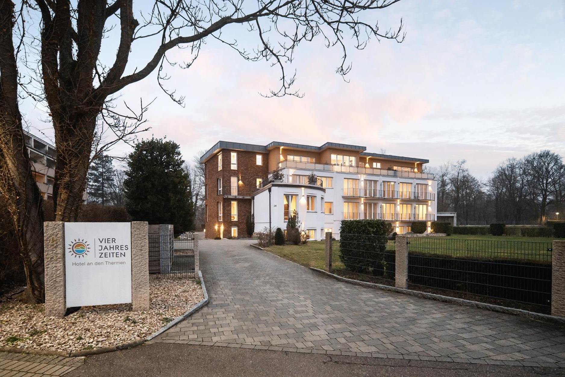 Hotel Vier Jahreszeiten An Der Therme & Kliniken Bad Krozingen Naehe Freiburg & Schwarzwald Ideal Fuer Wellness Kur & Business Ausfluege 24H Check In- Wlan & Parken Gratis Exterior foto