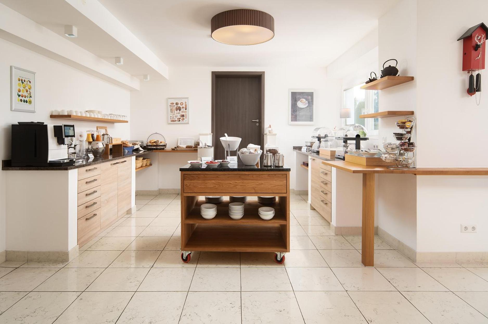 Hotel Vier Jahreszeiten An Der Therme & Kliniken Bad Krozingen Naehe Freiburg & Schwarzwald Ideal Fuer Wellness Kur & Business Ausfluege 24H Check In- Wlan & Parken Gratis Exterior foto